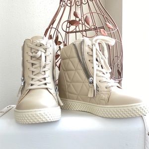 Aerosoles Zonta Hidden Wedge Sneaker Boot NWOB